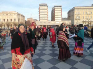 San Jacopo in festa le Befane portano allegria tra musica e tradizione (Foto e video)