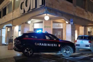 Coltello, furti, minacce e aggressioni in centro città, arrestato 30enne nordafricano