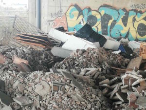 Livorno, "bellezze nascoste": "sotto il cavalcavia c'è una casa da ricostruire"