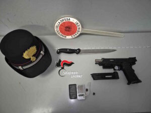 Scoperta centrale di spaccio in abitazione, denunciato un 25enne sudamericano