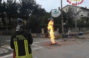 San Vincenzo: perdita di gas si infiamma in strada, operaio ustionato