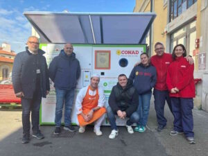 Installati due eco-compattatori nei supermercati Conad, daranno diritto a 3 euro di sconto ogni 200 bottiglie