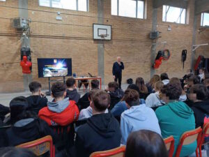 La Kayser Italia ha portato lo Spazio tra i banchi di scuola!