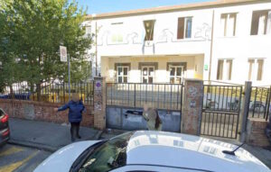Crolla controsoffitto nella sede del Colombo di via San Gaetano