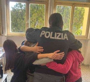 La Polizia nella Giornata Nazionale contro bullismo e cyberbullismo incontra i ragazzi delle scuole medie di Cecina