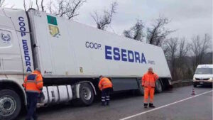 Srt 206 Pisana-Livornese chiusa momentaneamente per rimozione di un mezzo rovesciato