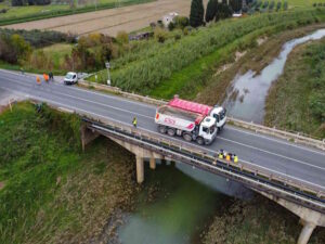 Chiuso da oggi il ponte sul fiume Cornia
