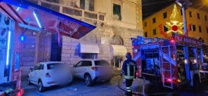 Incendio in un mobilificio in piazza della Repubblica