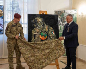 Un’opera esclusiva di Bressani donata al 185° reggimento paracadutisti Ricognizione Acquisizione Obiettivi “Folgore”