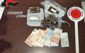 Cecina: arrestati due 20enni stranieri, avevano mezzo chilo di hashish