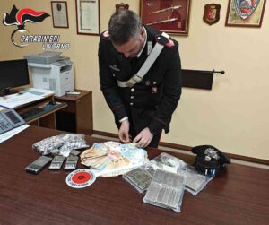 2,8 chili di hashish e 15mila euro in casa, arrestato un 60enne