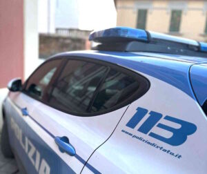 Circolano in due su una bici elettrica, fermati e denunciati