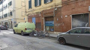 Una rastrelliera è per sempre? Sparito il cartello ironico, il problema resta