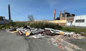 Livorno in via delle Cateratte una discarica abusiva che cresce ogni giorno