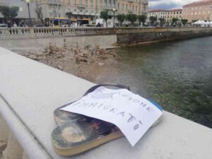 Livorno, infradito usurate sulla Terrazza Donazione per immigrati