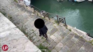 Livorno una bella lezione ad un incivile, che dite, l'avrà imparata