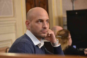 "Fermate con barriere e pedane bus non funzionanti", per Palumbo (FdI) troppe fermate non accessibili