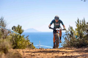 Mountain bike, al via la Caoliveri Legend. Una gara mondiale, pateciperanno anche i migliori del del ranking Uci