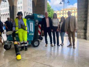 Livorno arriva la Ghiotta, pulirà i marciapiedi cibandosi di piccoli rifiuti
