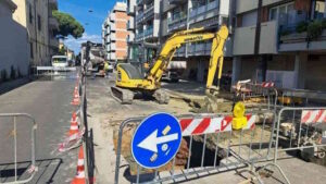 Via Mastacchi: voragine in mezzo di strada, Asa al lavoro