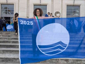 Rosignano ritira la Bandiera Blu, le località dove sventolerà il simbolo del mare pulito