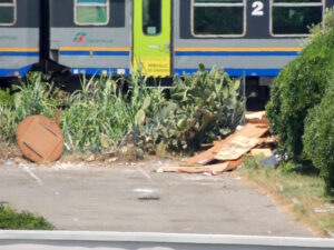 Arredamento Urbano oggi tavolo tondo in offerta nel mobilificio di via dei Pelaghi. Affrettati è gratis non perdere l'occasione
