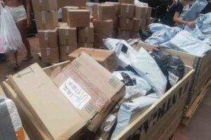 Pacchi a sorpresa, gli affari sono ben pochi: il boom dei pacchi smarriti si trasforma spesso in delusione