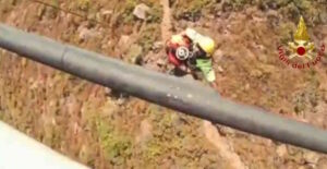 Escursionista in difficoltà a Capraia: salvato dai Vigili del Fuoco con l’elicottero Drago