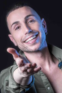 Livorno: In attesa della storica collaborazione con Eminem, Manuel Aspidi torna con "Love Yourself" e sceglie la via dell'essere nella società dell'apparire