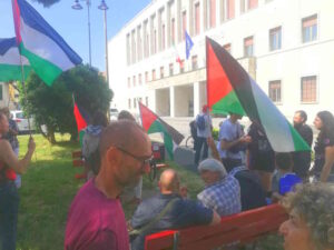 "Armi, tecnologia e servizi segreti": a Livorno presidio contro il rinnovo del memorandum Italia‑Israele