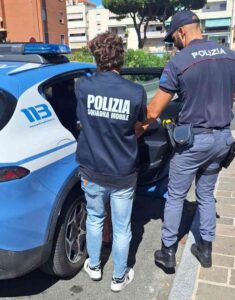 In carcere un 50enne livornese, è accusato di molestie contro due bambine tredicenni