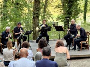 Concerto al tramonto, 200 persone riempiono l'Arena Licia nella natura della tenuta Bellavista