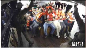 Pirateria IDV: sequestrano in acque internazionali 21persone a bordo di Handala, tra loro anche l'italiano Antonio Mazzeo