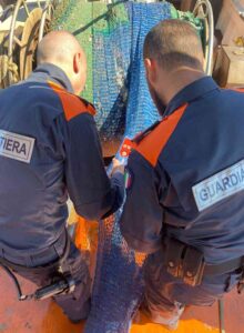 Operazione ‘ETRURIAN FISH’. Sequestrate due reti a strascico e tre tonnellate mezzo di prodotti ittici – chiusi due ristoranti