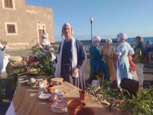 Rievocazione storica in piazza San Jacopo: pellegrini da Santiago di Compostela, danze e storia medievale