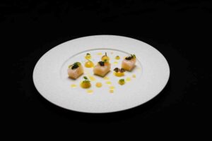 Il mare in un piatto, lo scampo con caviale e mela