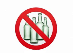 Rosignano, ordinanza vieta vendita e utilizzo delle bottiglie di vetro. Mute fino a 5000 euro per che vende e chi acquista