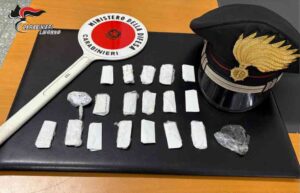 Cecina: entra ed esce dalla discoteca con 18 involucri di ketamina, arrestato 20enne di Massa Carrara