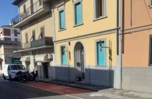 In via di Salviano due nuovi stalli Compra e vai 