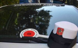 Dehor, tende solari e insegne pubblicitarie, trenta violazioni in centro