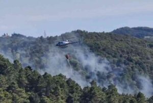 Incendio zona Malavolta, fiamme generate da un fulmine