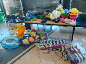 Lillatro vendita abusiva di oggetti in spiaggia, sequestrata merce