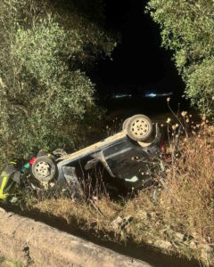 Mistero a Portoferraio: auto ribaltata in un campo, nessuna traccia di guidatore e passeggeri