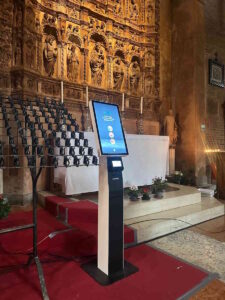 Tempi che cambiamo, le offerte in chiesa si pagano tramite l'ATM, anche la Chiesa verso la digitalizzazione