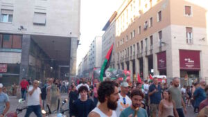 In migliaia alla manifestazione per la Palestina, contro riarmo e repressione