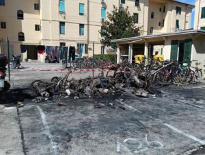 Incendio nella notte in via Tripoli, Perini (FdI) “Un fatto che non può passare inosservato”