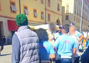 Lite tra venditore abusivo e cittadino al mercato, Perini (FdI): "Finalmente è dovuta intervenire la Municipale"