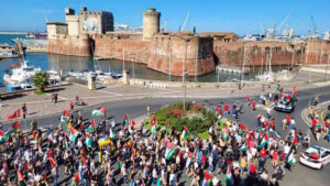Sciopero generale Cgil, in migliaia al corteo di Livorno per chiedere lo stop al massacro a Gaza