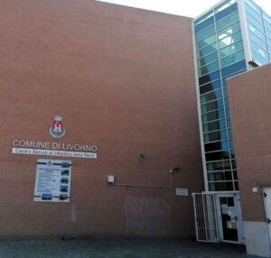 Energia pulita: impianto fotovoltaico sul tetto dell'anagrafe in piazza Saragat