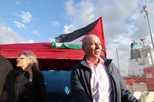 "Se la nave entra io mi incateno" — "la sfida" di Salvetti